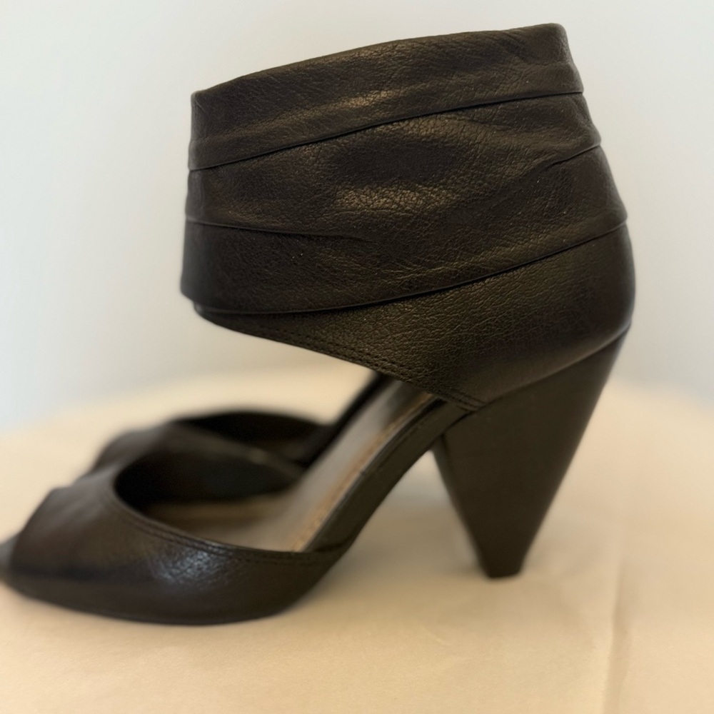 Gianni Binni Women's Black Leather Wedge Heels Slip On Open Toe Size 6M